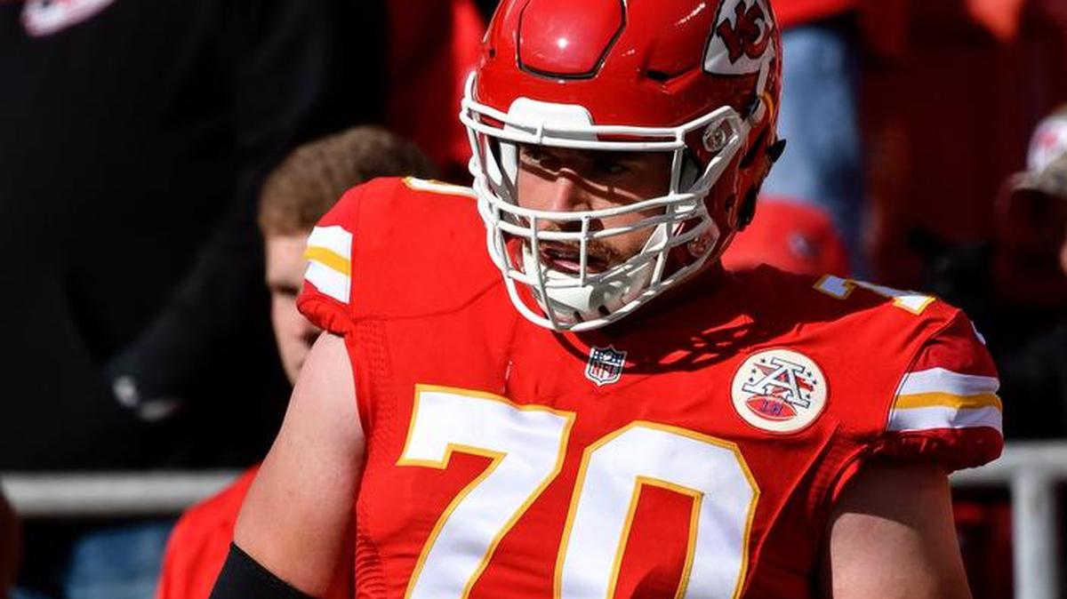 Kansas City Chiefs offensive tackle Bryan Witzmann (70)