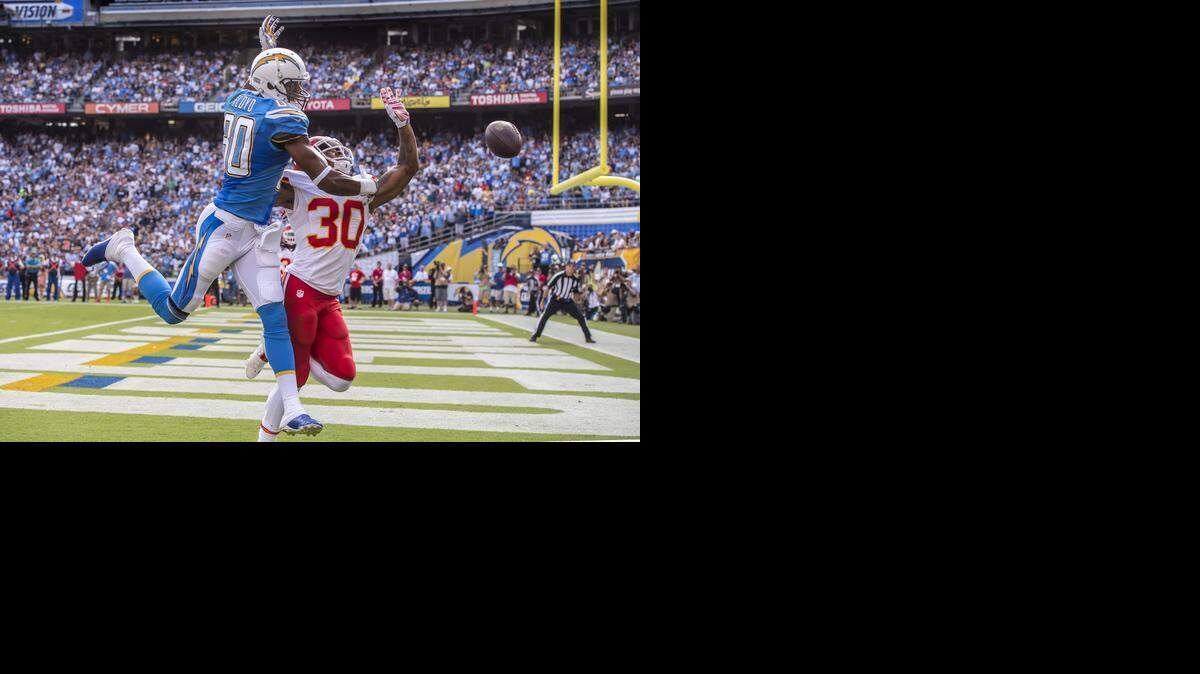 
On Sunday in Dan Diego, Jamell Fleming (right) broke up a pass in the end zone intended for Malcom Floyd.
