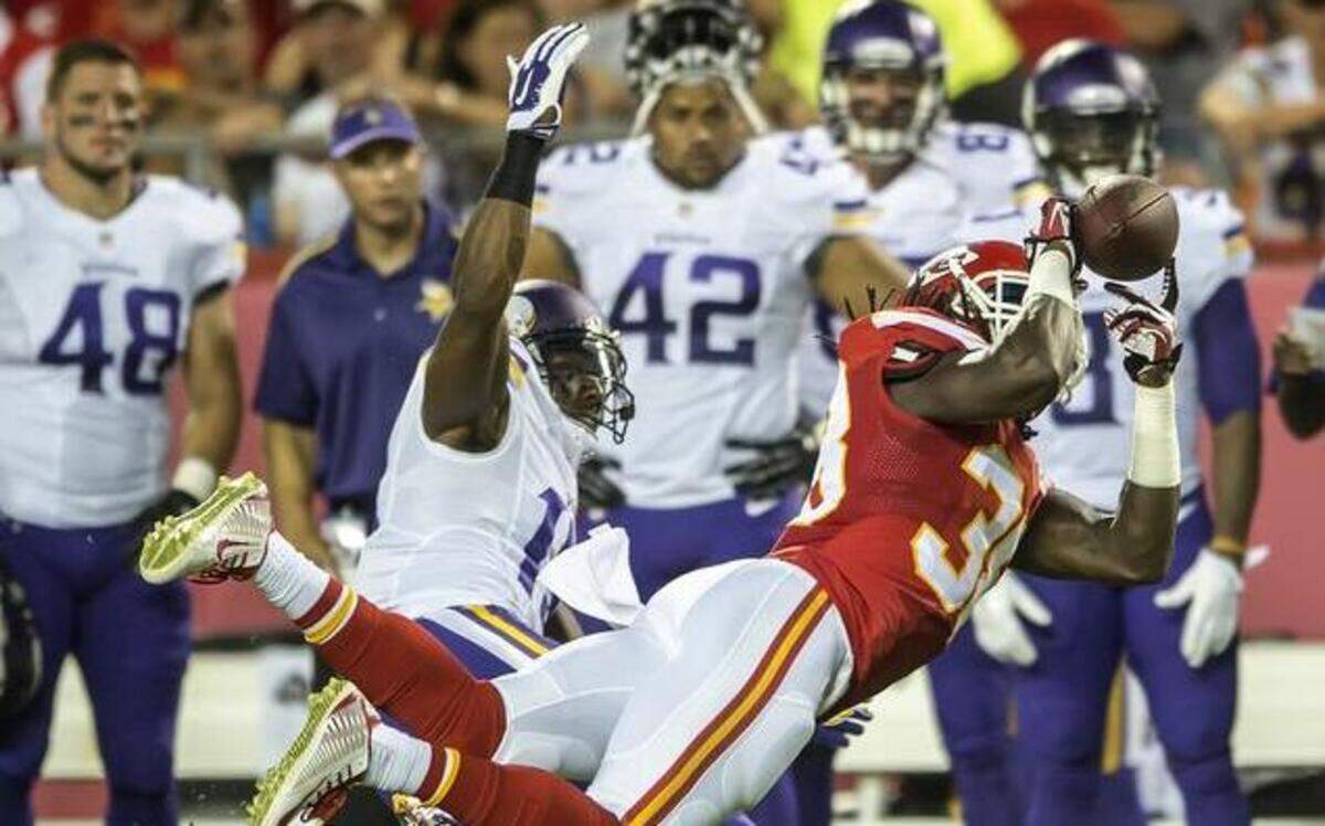 
Kansas City Chiefs cornerback Ron Parker narrowly missed an interception against the Minnesota Vikings in a preseason game.
