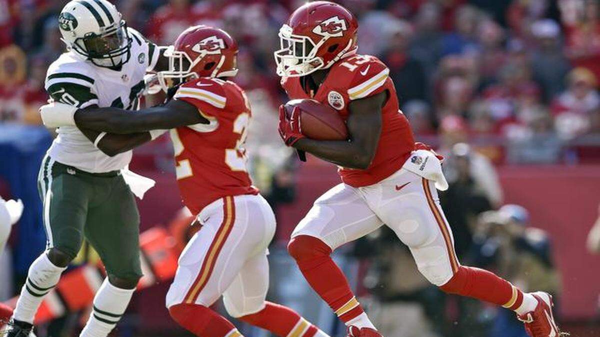 
The Chiefs’ De’Anthony Thomas (right) returned a kickoff for 78 yards in last Sunday’s game against the Jets.

