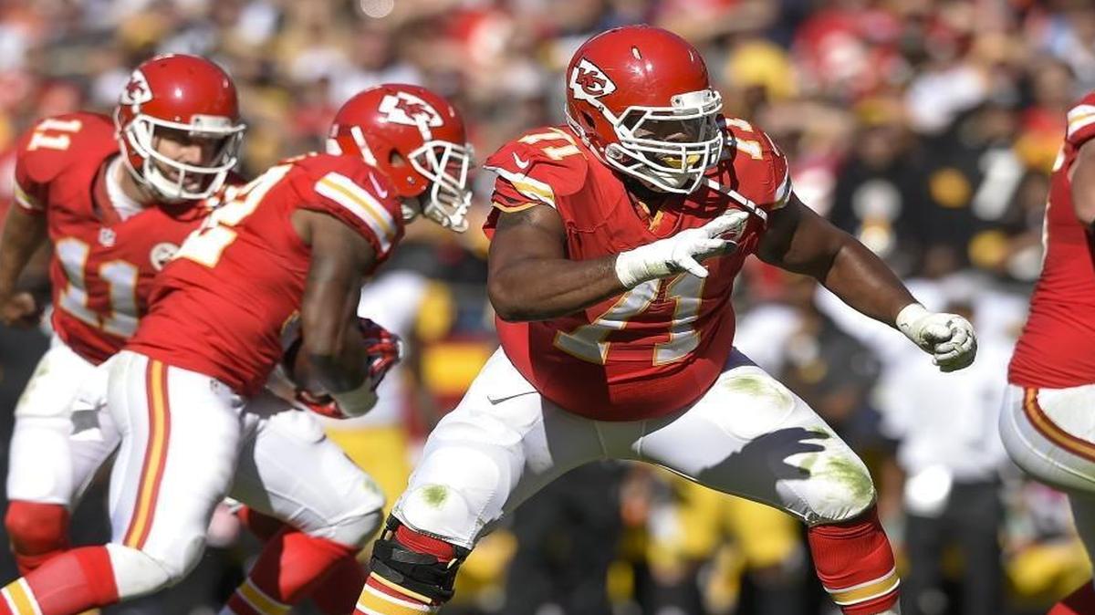 Kansas City Chiefs tackle Jeff Allen (71) was back in the starting lineup against the Pittsburgh Steelers on Sunday. The Chiefs won, 23-13.