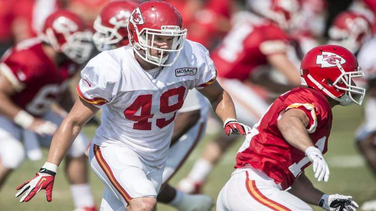 
Kansas City Chiefs safety Daniel Sorensen (49) shadowed wide receiver Weston Dressler at training camp earlier this month.
