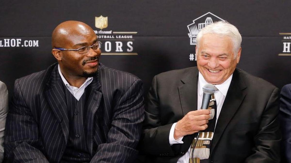 
Former Chiefs guard Will Shields (left) and Mick Tingelhoff (center), both former Nebraska Cornhuskers, will be inducted into the Pro Football Hall of Fame on Aug. 8.


