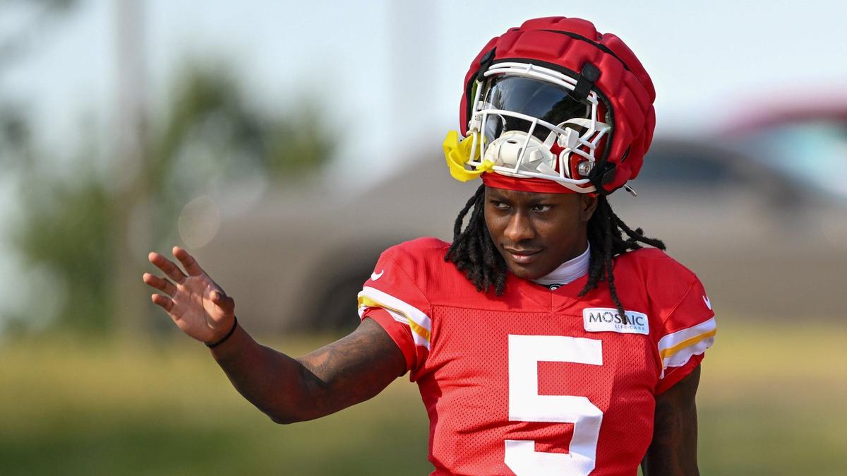 Chiefs wide receiver Hollywood Brown acknowledges the fans at training camp at Missouri Western State University on Monday, Aug. 5, 2024, in St. Joseph.