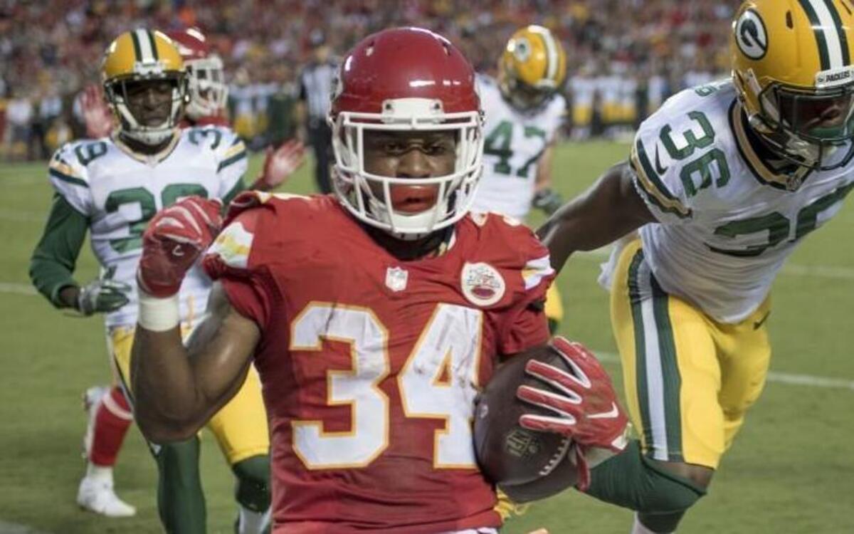Chiefs running back Knile Davis saw duty against the Packers during a preseason game in September. Just more than a month later, he was wearing the Green Bay uniform ... but not for long.