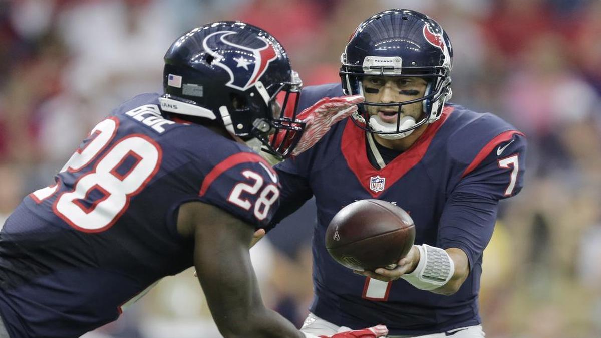 
Houston Texans QB Brian Hoyer handed off to running back Alfred Blue during the preseason.
