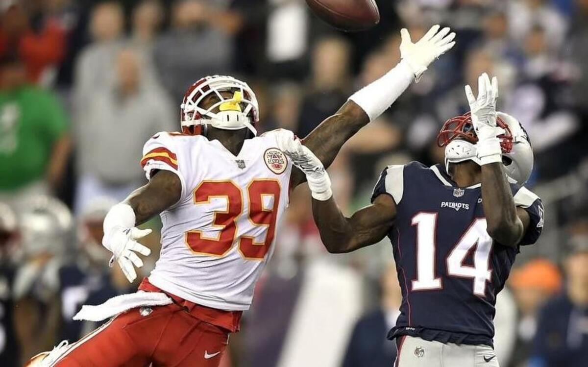 Cornerback Terrance Mitchell, left, had a rough day at New England last week, drawing three of his team’s 15 penalties.