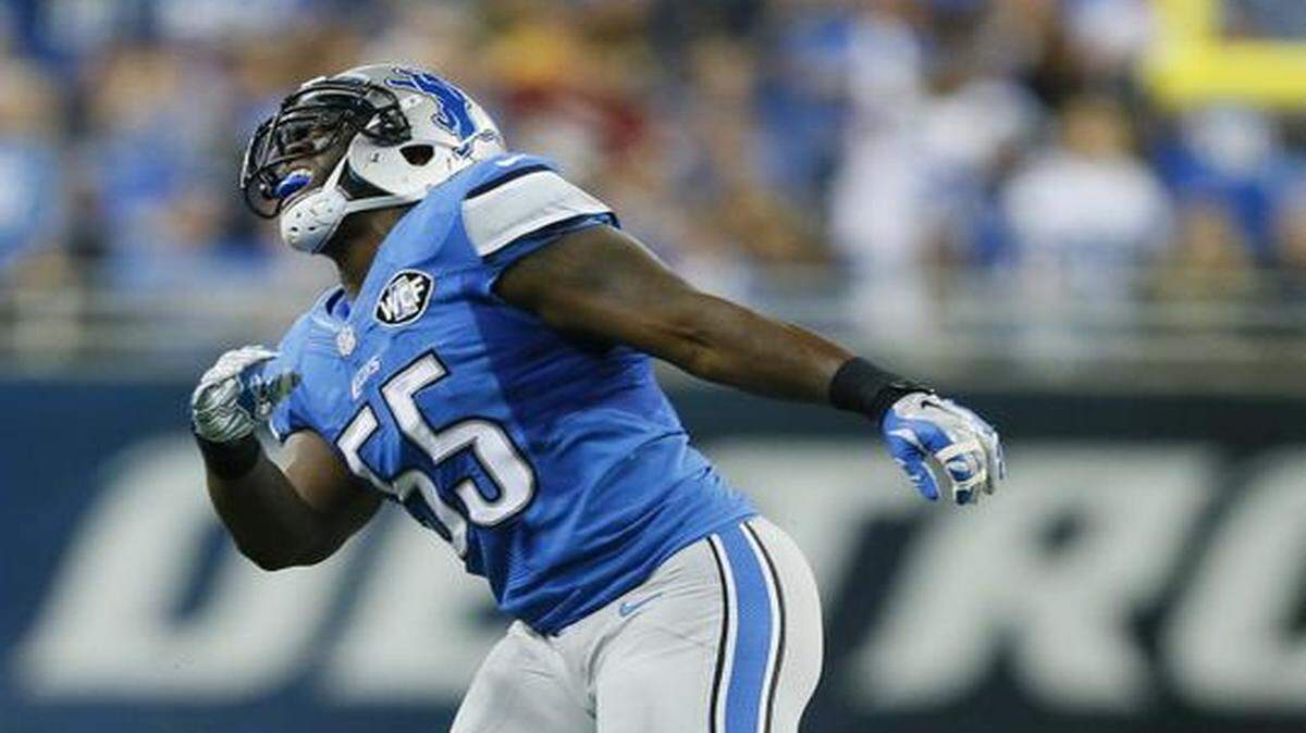 
Detroit Lions middle linebacker Stephen Tulloch (55) celebrated his sack of Green Bay Packers quarterback Aaron Rodgers (12) in the first quarter on Sunday in Detroit. Tulloch injured his left knee celebrating.
