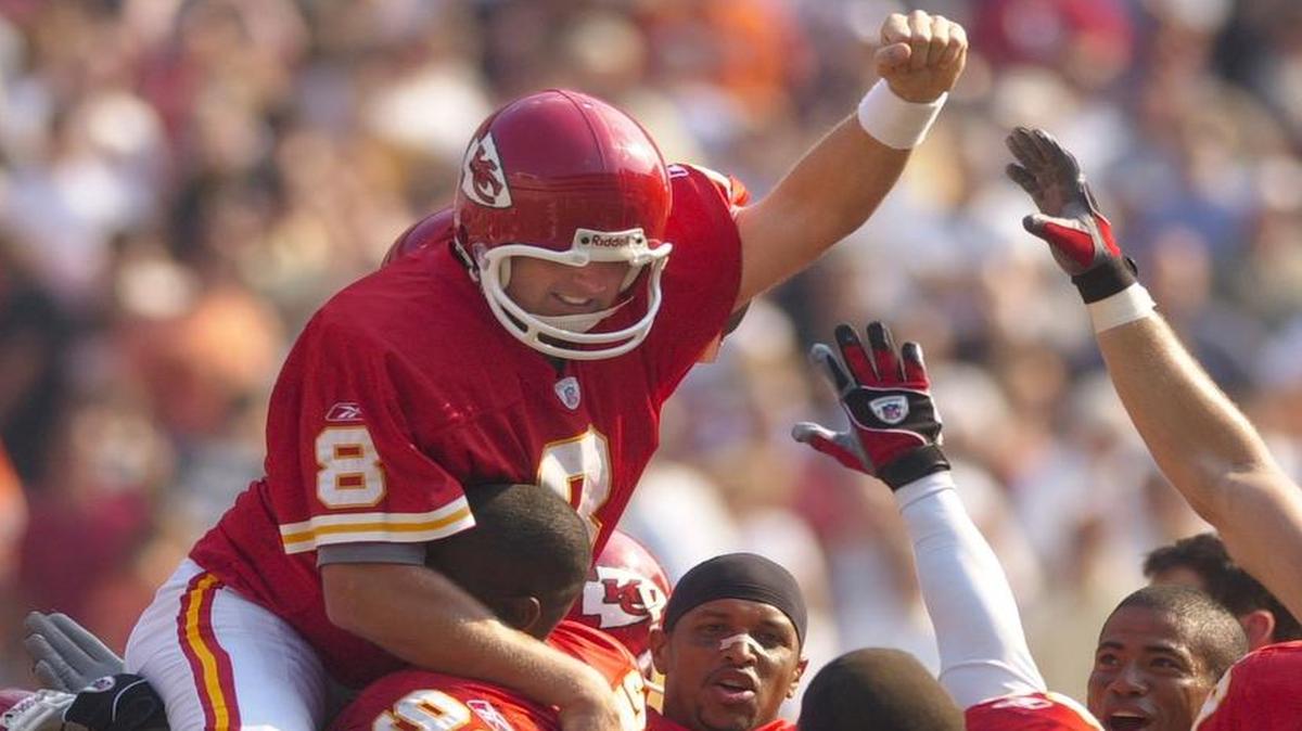 Former Chiefs kicker Morten Andersen (left), who is a finalist for the Pro Football Hall of Fame, is the NFL’s all-time scoring leader with 2,544 points.