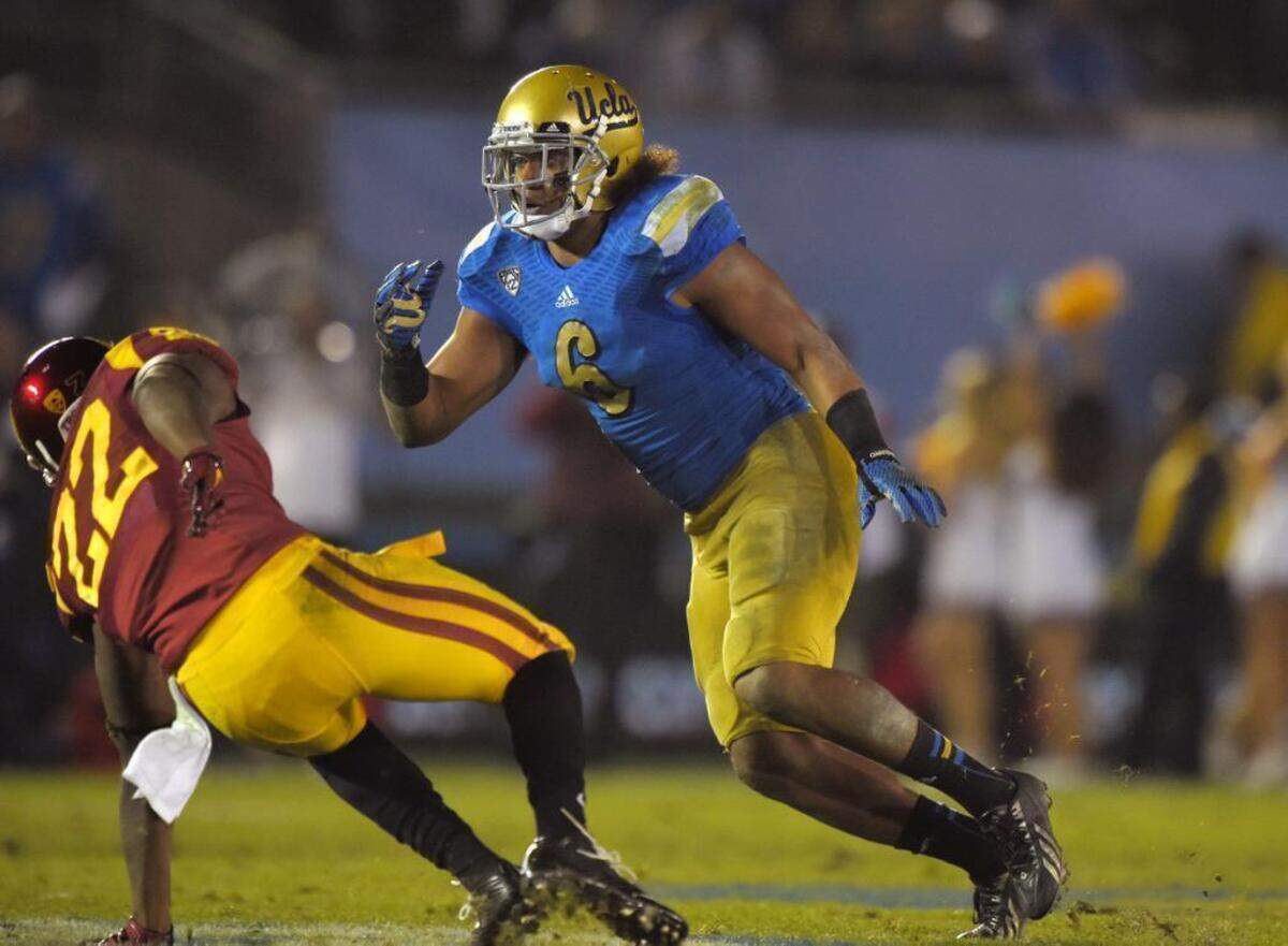UCLA linebacker Eric Kendricks (right) guarded Southern California running back Justin Davis on Nov. 22 in Pasadena, Calif. UCLA won 38-20.