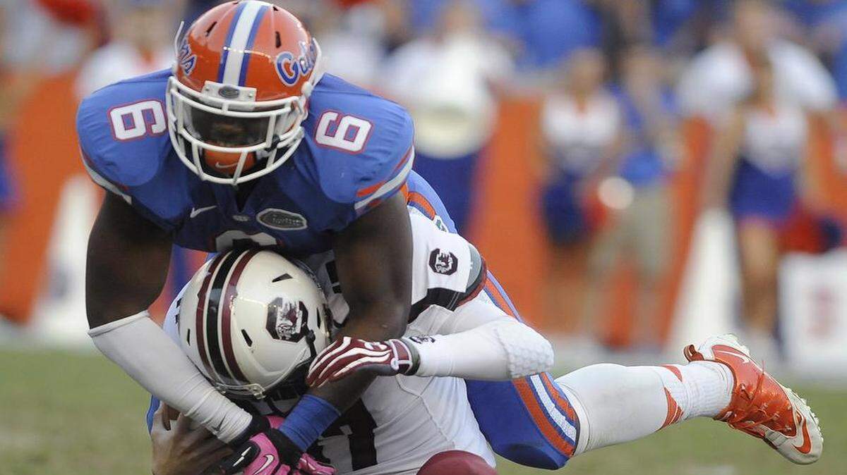 
Florida’s Dante Fowler Jr. sacked South Carolina quarterback Dylan Thompson on Oct. 20, 2012.


