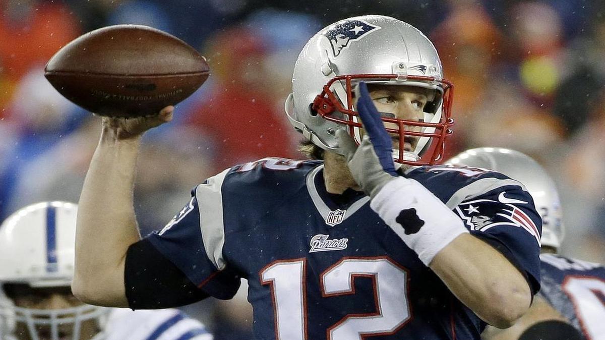 
New England Patriots quarterback Tom Brady looked to pass during the first half of the AFC Championship Game against the Indianapolis Colts last season.
