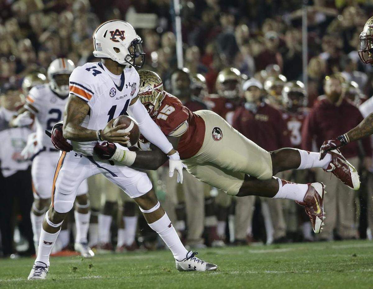 Florida State’s Mario Edwards Jr. tried to sack Auburn quarterback Nick Marshall during the first half of the BCS National Championship in 2014.