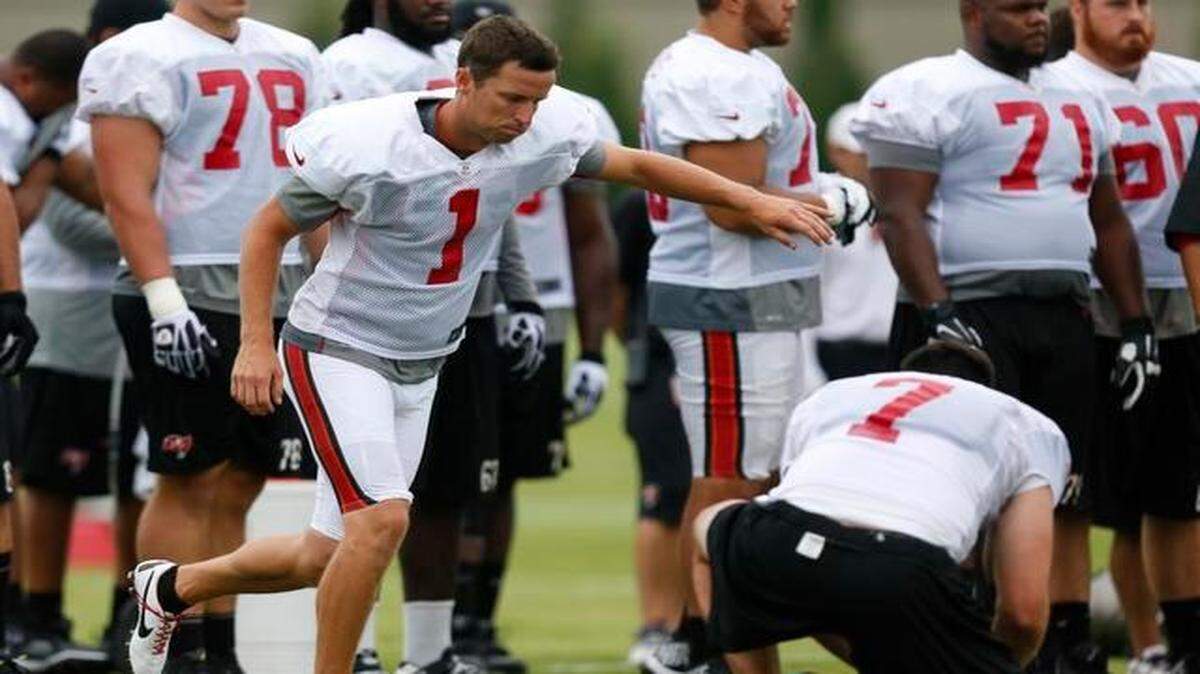 
An attorney for former NFL kicker Lawrence Tynes said Tynes contracted an MRSA infection in his toe in 2013 at the Bucs’ training facility.
