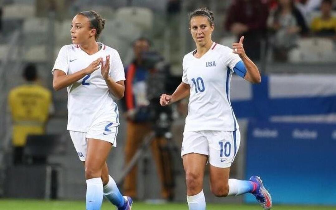 Carli Lloyd (center) of the United States celebrated after scoring against New Zealand in the teams’ opening game Wednesday at the Olympics in Belo Horizonte, Brazil.