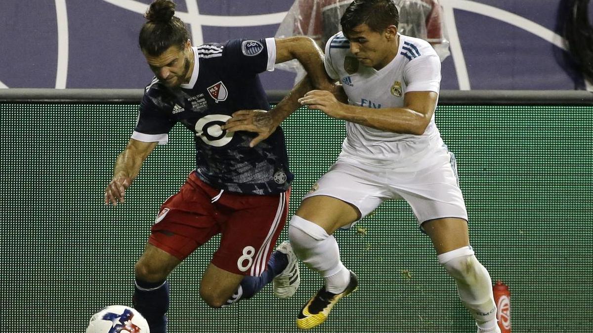 Sporting KC’s Graham Zusi (left), playing for the MLS All-Stars, tried to keep the ball from Real Madrid’s Theo Hernandez during the first half of the MLS All-Star Game on Wednesday in Chicago.