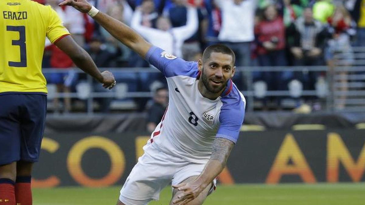 The United States’ Clint Dempsey (right) celebrated after his teammate Gyasi Zardes scored against Ecuador during the Copa America Centenario quarterfinal soccer match Thursday.