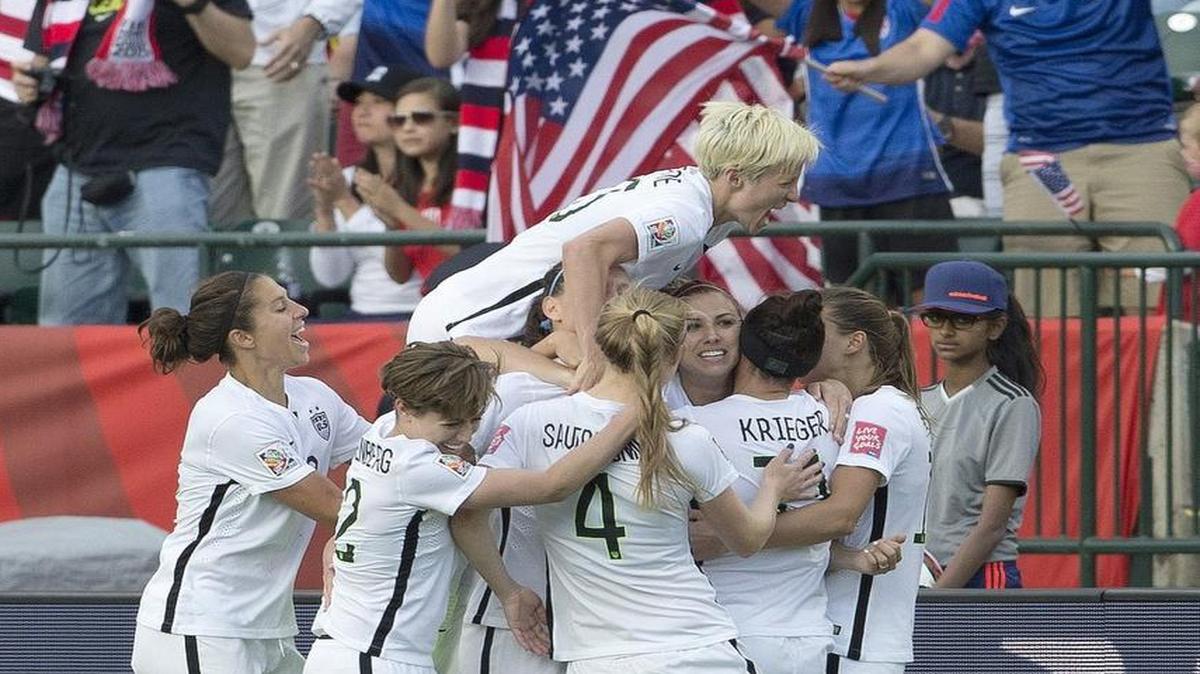 The United States team celebrated a goal against Colombia last year’s World Cup.