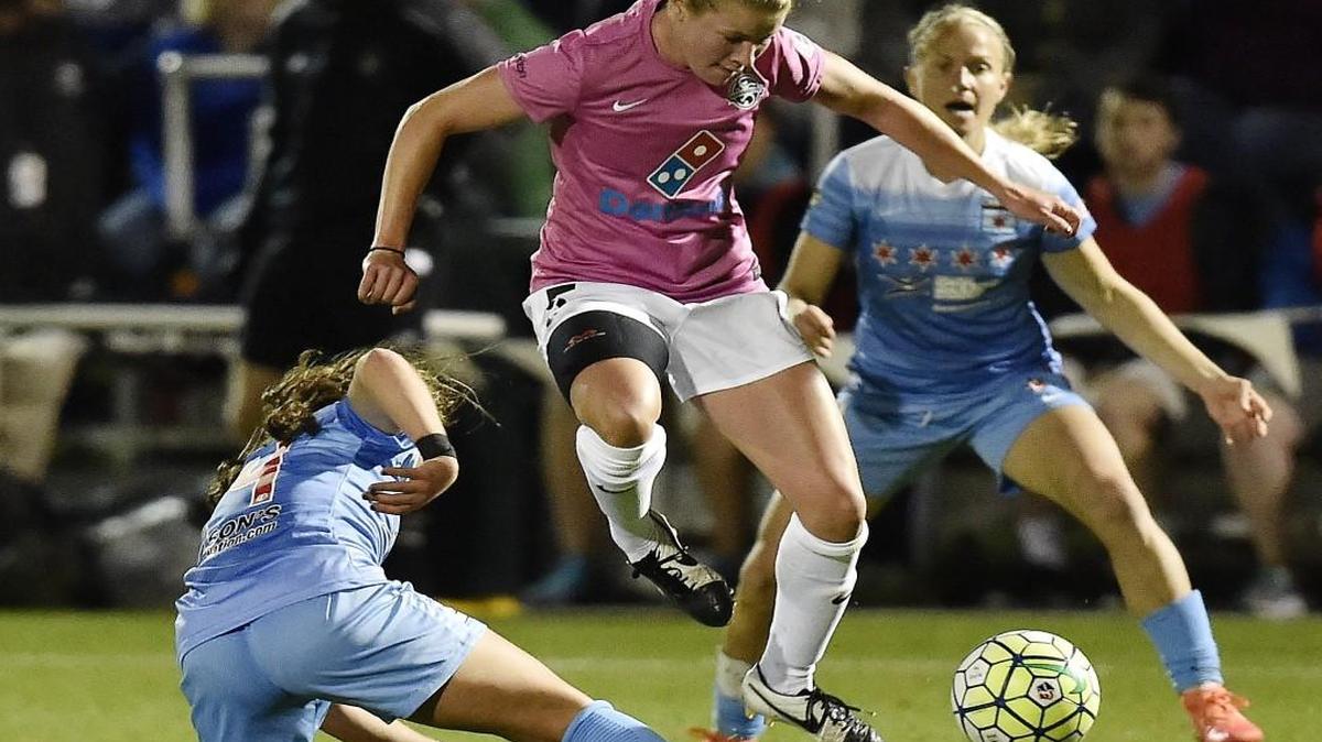 FC Kansas City’s Alex Arlitt (right) kept control of the ball as Danielle Colaprico of the Chicago Red Stars tried to kick it away in the second half of a match that ended in a scoreless draw last week at Swope Soccer Village. On Sunday, the Blues — who are still looking for their first win of the season — play the Breakers in Boston.