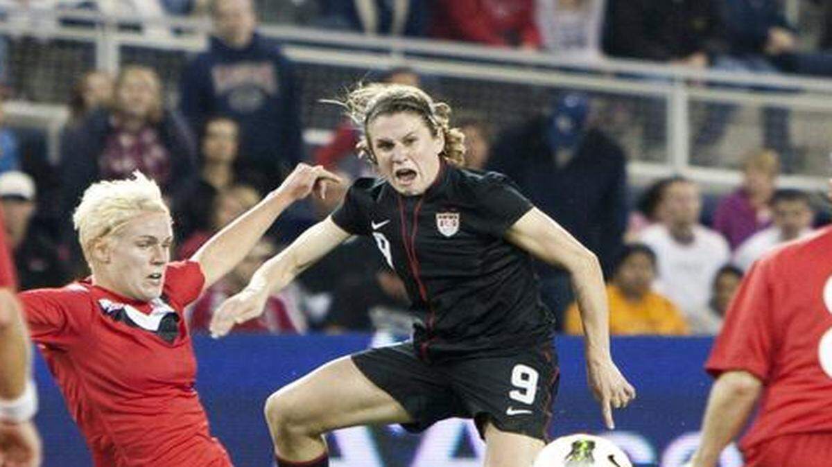 
Heather O'Reilly against the Canadian National team in 2011
