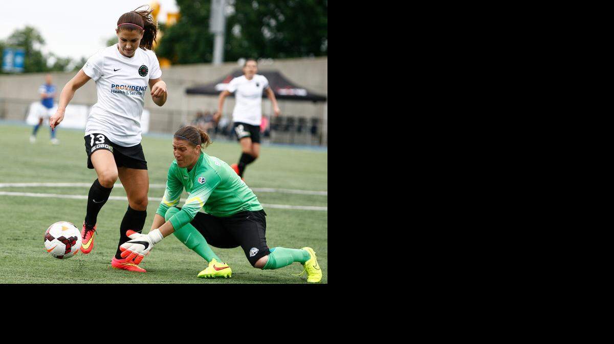 
Goalie Nicole Barnhart (right) and the FCKC defense kept Portland star Alex Morgan at bay in a 1-0 shutout.


