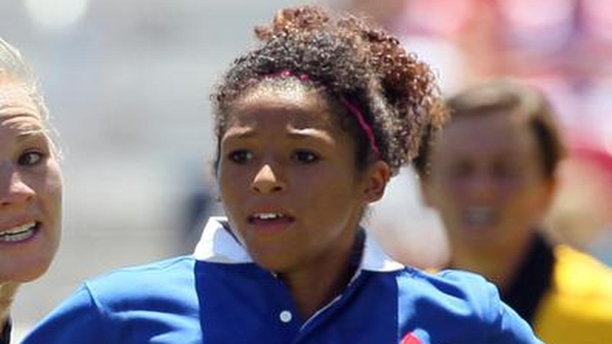 Desiree Scott (right) is returning to FC Kansas City.