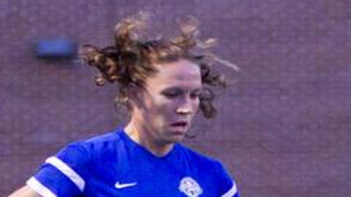 
Lauren Holiday is back with FC Kansas City after a brief hospitalization for food poisoning that kept her away from her teammates for a few days and forced her to miss the trip to Portland


