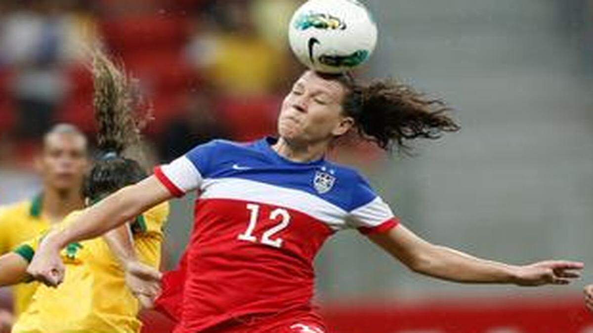 
Lauren Holiday headed the ball during a final match of the International Women’s Football Tournament last month at the National Stadium in Brasilia, Brazil.
