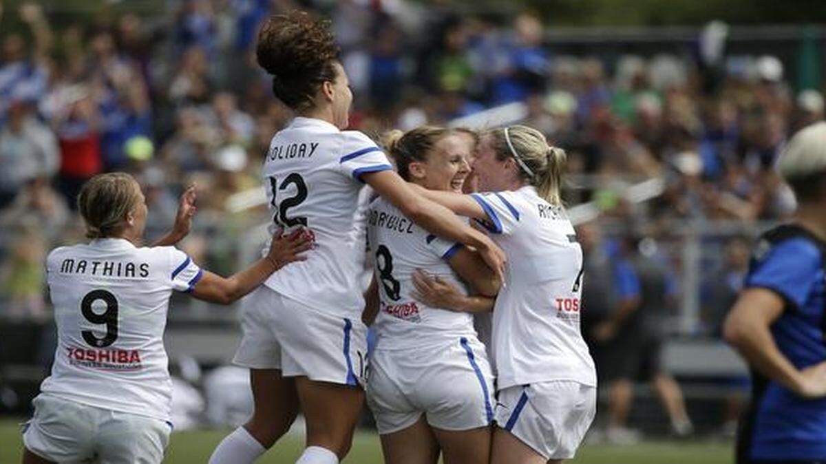 FC Kansas City’s Amy Rodriguez was congratulated by teammates on her second goal of the game in the NWSL championship game on Aug. 31 in Tukwila, Wash. Kansas City beat Seattle Reign FC 2-1. 