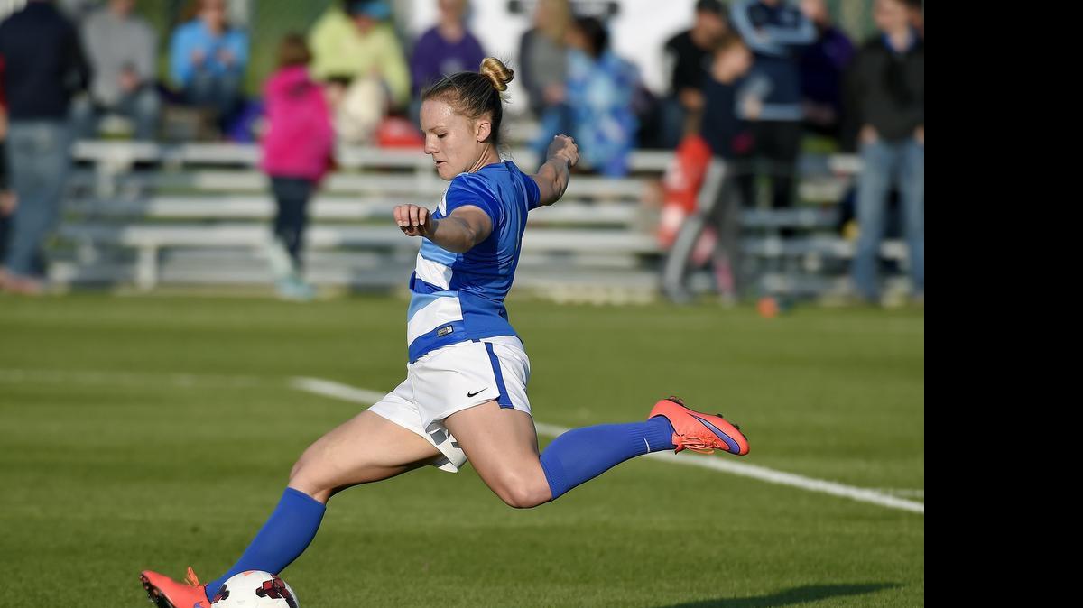 
FC Kansas City forward Amy Rodriguez showed no signs of slowing up after returning from the U.S. Women’s National Team’s march to a FIFA World Cup title. She produced seven shots, including two shots on goal, against Houston in her first game back in Kansas City. Wednesday night, she will attempt to be equally productive when the Blues head to Houston to take on the Dash. 
