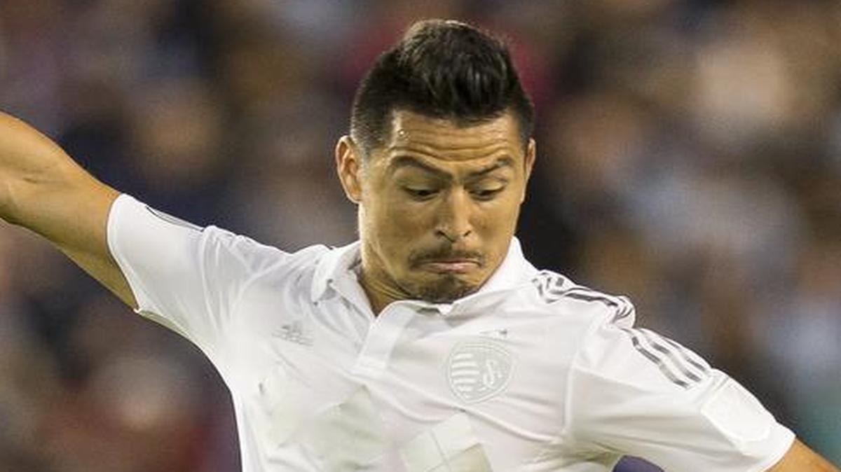 Sporting Kansas City midfielder Roger Espinoza