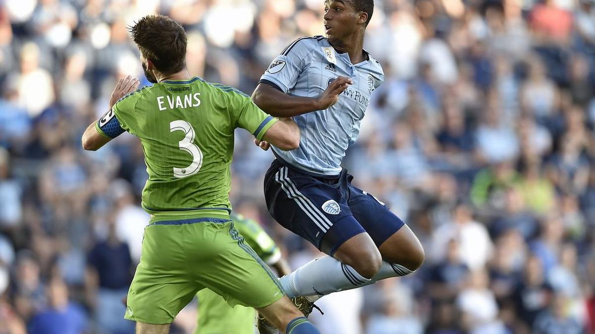 
Seattle's Brad Evans (3) and Sporting KC's Erik Palmer-Brown (right) look back to see if Palmer-Brown's header went into the goal as Sporting Kansas City hosted the Seattle Sounders FC at Sporting Park Sunday, Sept. 27, 2015. Sporting and Seattle tied, 1-1.
