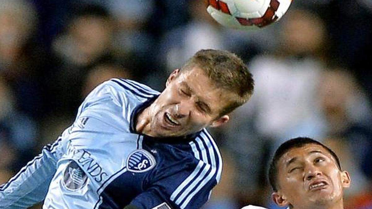 
Sporting KC defender Matt Besler (5) went over CD Olimpia midfielder Rigoberto Padilla to head the ball during last October's, CONCACAF Champions League soccer game at Sporting Park.
