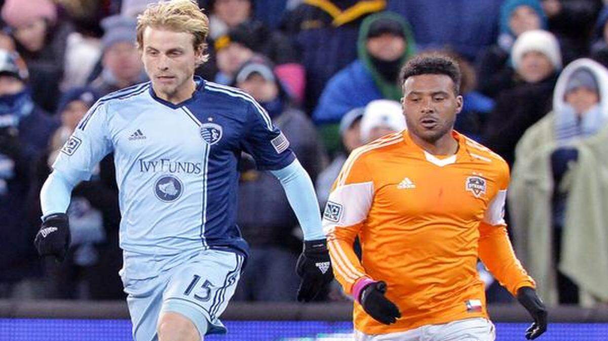 
Sporting Kansas City defender Seth Sinovic (left).
