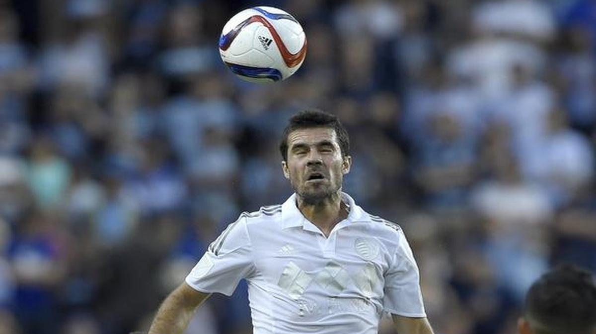 Sporting Kansas City midfielder Benny Feilhaber’s career-best season was recognized Sunday with a spot on the annual MLS Best XI team. Feilhaber (center) set career highs in goals (10) and assists (15) in 2015.