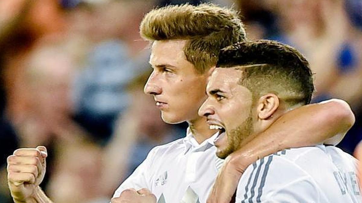 
Sporting Kansas City forward Krisztian Nemeth (left) celebrated his goal with teammate Dominic Dwyer during the second half of the Lamar Hunt Gold Cup quarterfinals match against the Houston Dynamo on Tuesday night at Sporting Park.

