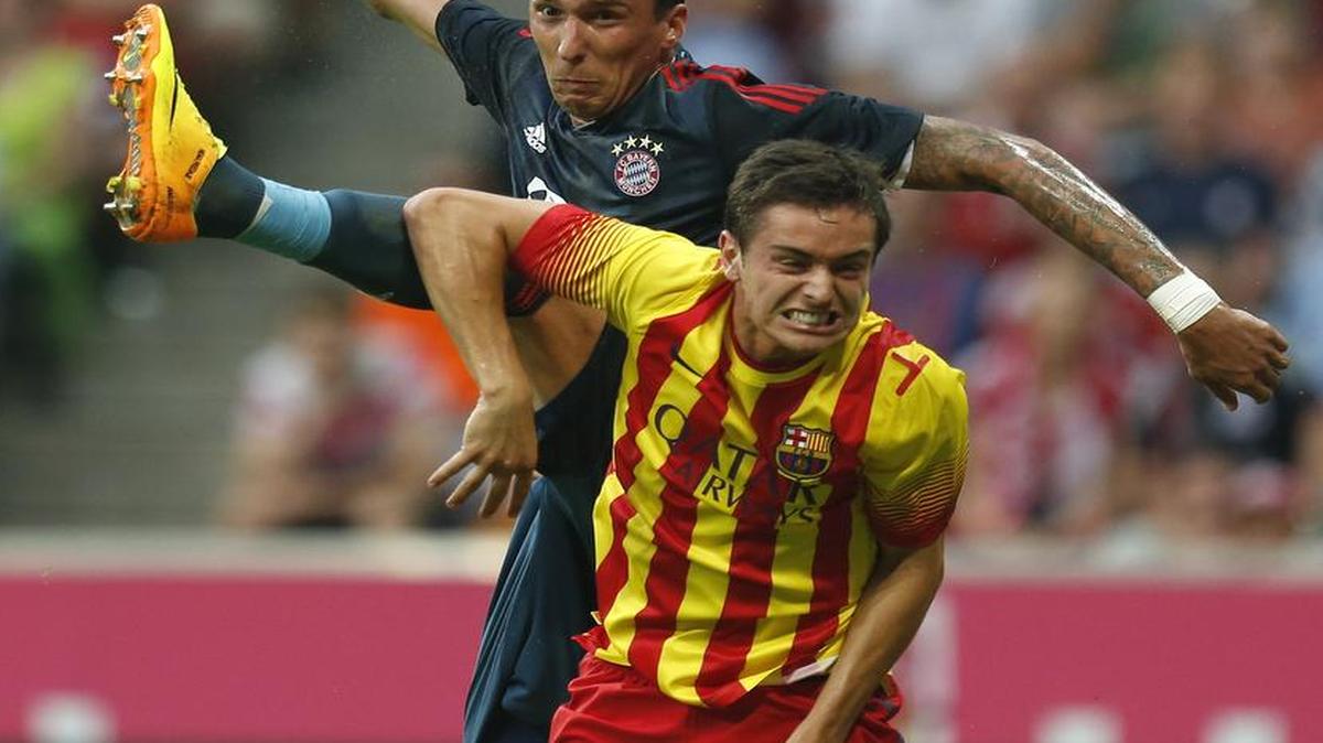 
Barcelona’s Jordi Quintilla (bottom) 
