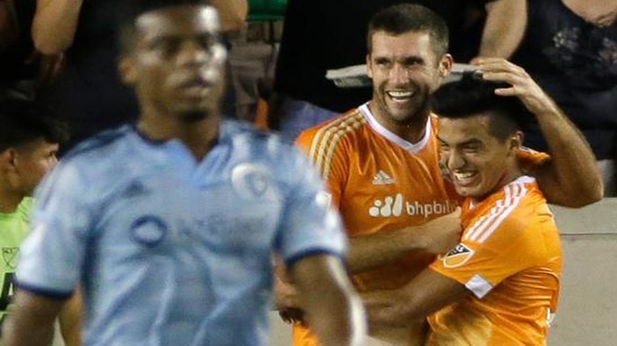 
The Dynamo’s Leonel Miranda (33) congratulated Will Bruin (12) on his goal against Sporting Kansas City in the second half Wednesday night in Houston. The Dynamo won the match 1-0.
