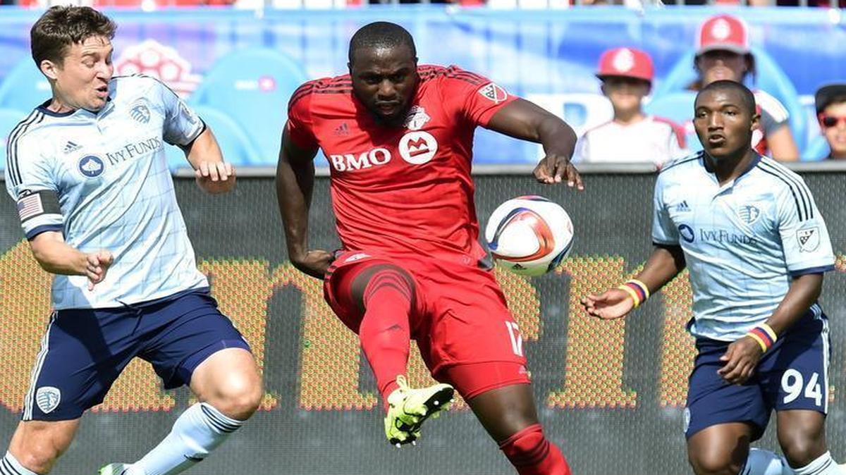 
Sporting Kansas City’s Matt Besler (left) vied for the ball with Toronto FC’s Jozy Altidore as Sporting’s Jimmy Medranda watched.
