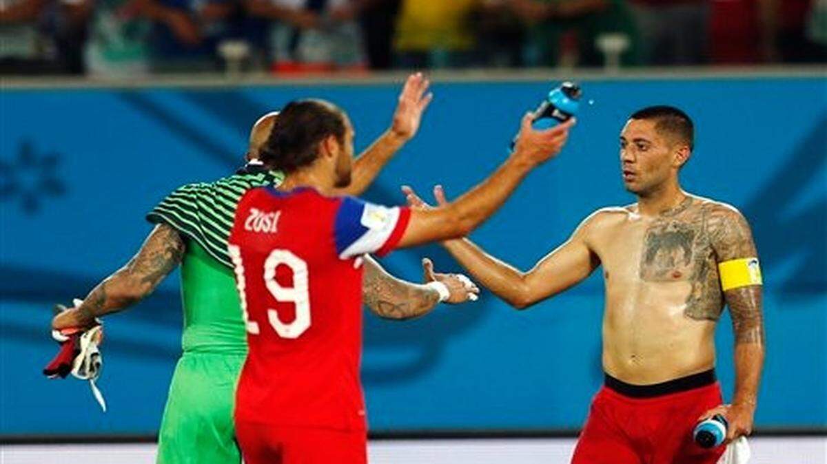 
Sporting KC’s Graham Zusi, goalkeeper Tim Howard and Clint Dempsey (right) celebrated after the U.S. beat Ghana 2-1 on Monday in the World Cup.


