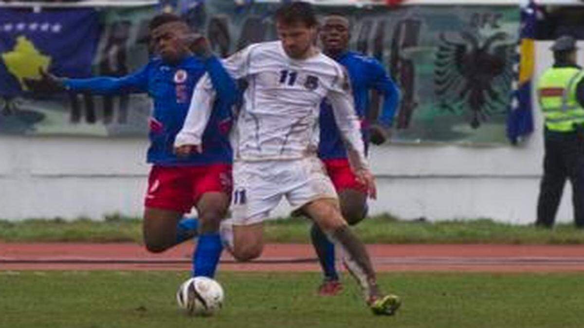 
Haiti’s Soni Mustivar (left) challenged Kosovo’s Ilir Azemi during an international friendly in Mitrovica, Kosovo on March 5, 2014. 
