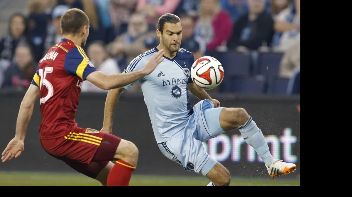 
Sporting Kansas City midfielder Graham Zusi (right) won’t play tonight because of a concussion.
