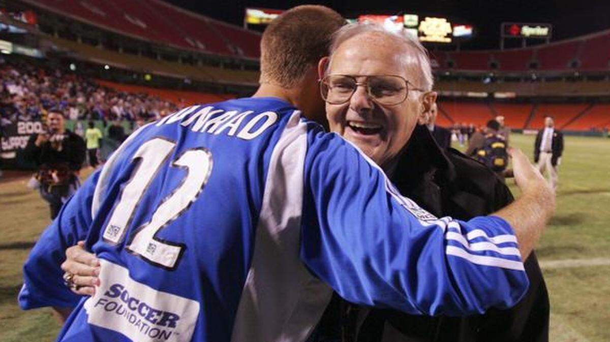 
Lamar Hunt received a hug from defender Jimmy Conrad after the Wizards accepted the 2004 MLS Western Conference Championship at Arrowhead Stadium.


