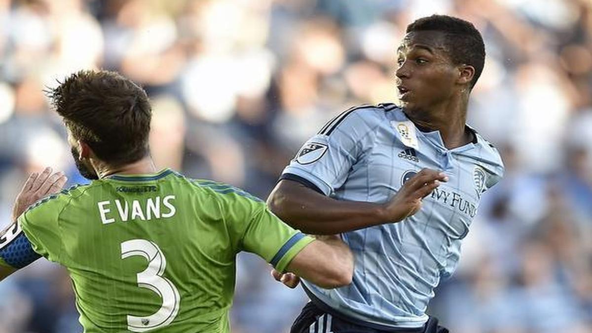 Sporting KC has loaned Erik Palmer-Brown (right) to FC Porto in Portugal for the remainder of 2016.