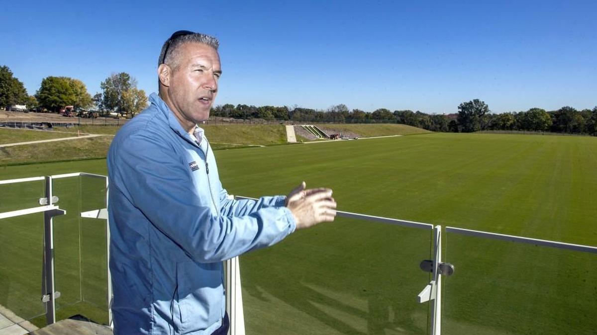Sporting Kansas City coach Peter Vermes signed a contract extension that will keep him with the club through 2023.