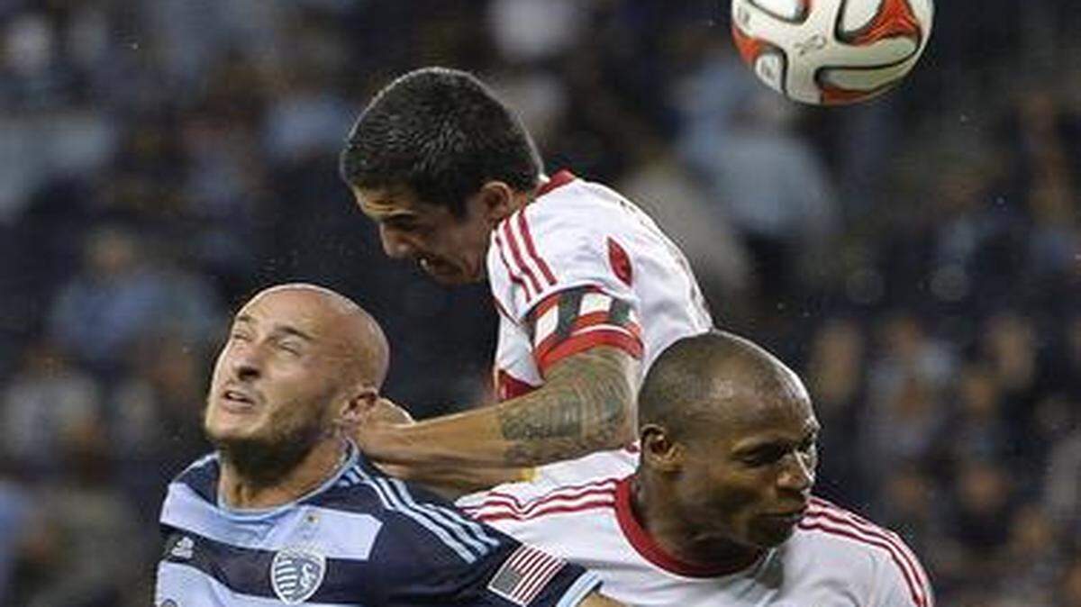 
Sporting KC’s Aurelien Collin (from left) and Red Bulls players Tim Cahill and Jamison Olave went up for a header in the second half on Oct. 26.


