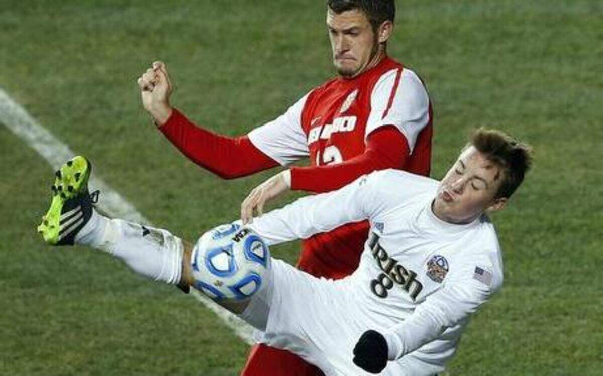 
Notre Dame’s Nick Besler (right) kept the ball from New Mexico’s Kyle Venter in the second half during a semifinal match in the NCAA Division 1 men’s soccer championships in Chester, Pa., on Dec. 13, 2013. Notre Dame defeated New Mexico 2-0 and eventually won the championship.


