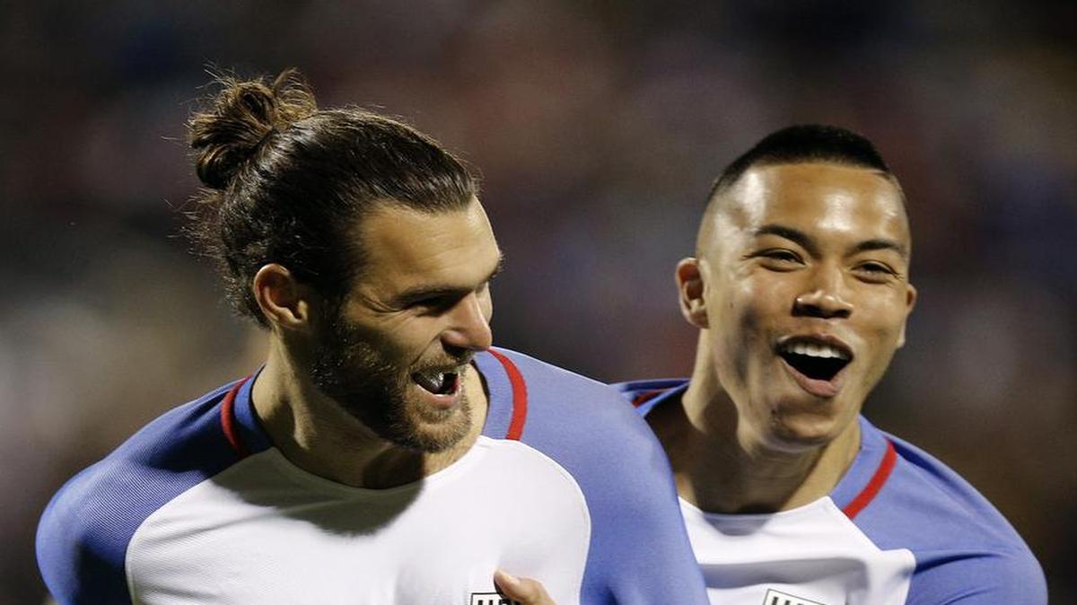 Sporting Kansas City’s Graham Zusi (left) of the U.S. team celebrated his goal with teammate Bobby Wood in a World Cup qualifying match Tuesday against Guatemala.