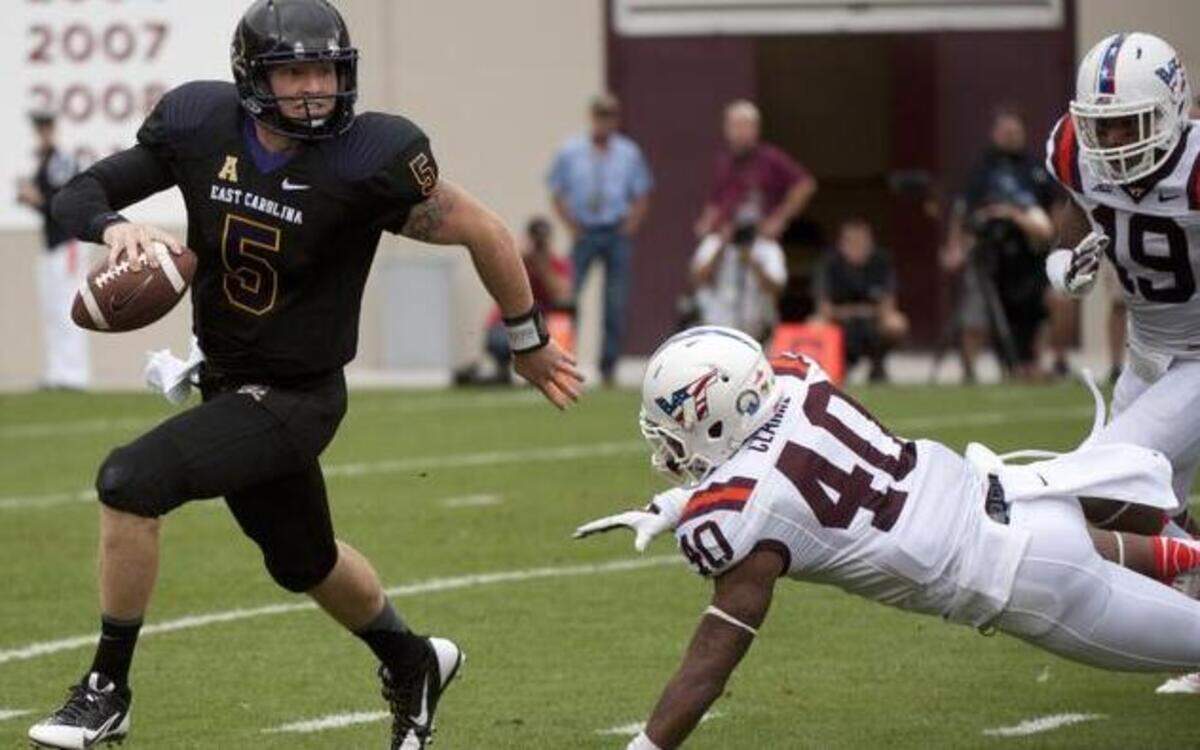
East Carolina quarterback, Shane Carden eluded Virginia Tech’s Deon Clarke on Saturday.
