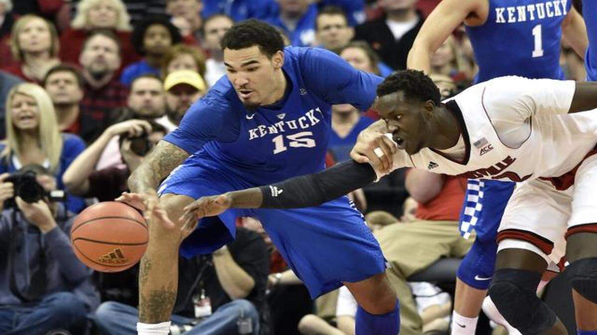 
Kentucky’s Willie Cauley-Stein (left), battled Louisville’s Mangok Mathiang for a loose ball during Kentucky’s 58-50 win on Dec. 27. Cauley-Stein, who went to Olathe Northwest, averages 24 minutes a game, the most on the team.


